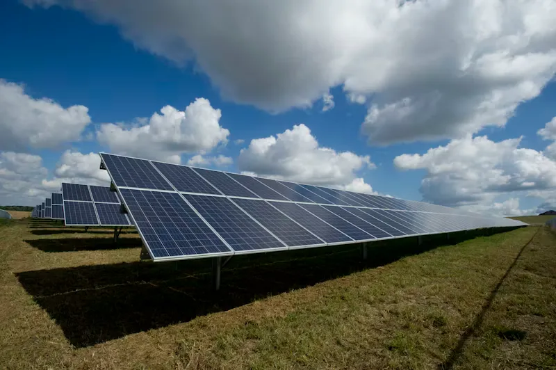 Diseño y Permisos de un Parque Solar en Guatemala: Guía Completa
